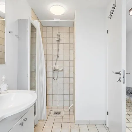 M321-vaeggerlose-marielyst-strandvej-63-g * Bøtø By